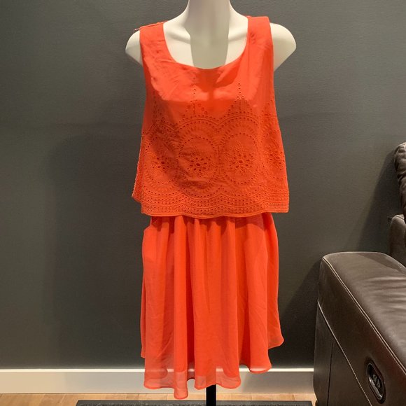 Alya Dress - Picture 1 of 3